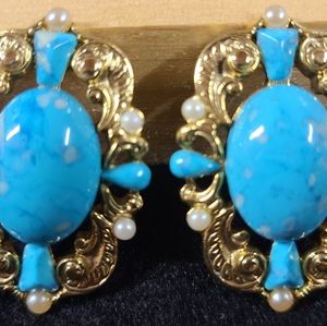 Vintage gold tone earrings